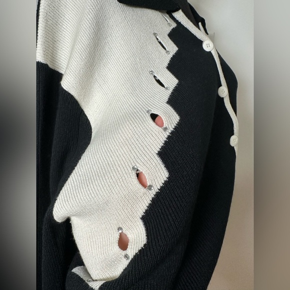 Oversized Women’s Collared Sweater - Picture 5 of 11